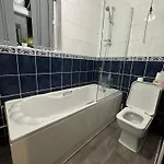 Parkside House بيت ضيافة *
